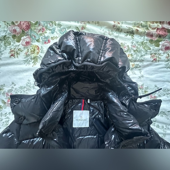 *NEAR NEW* Women's Moncler Moka || Size 4 - Picture 9 of 14